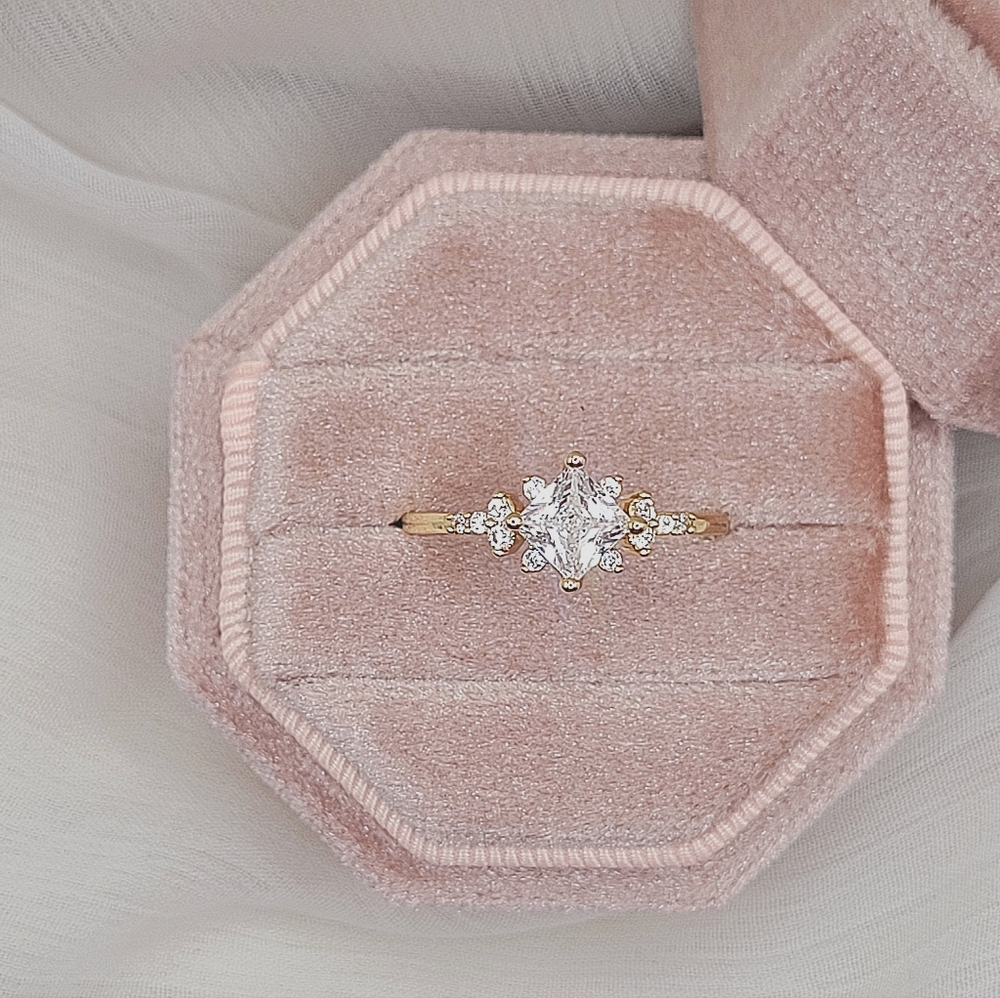 Romantic Gold Diamond Women's Ring